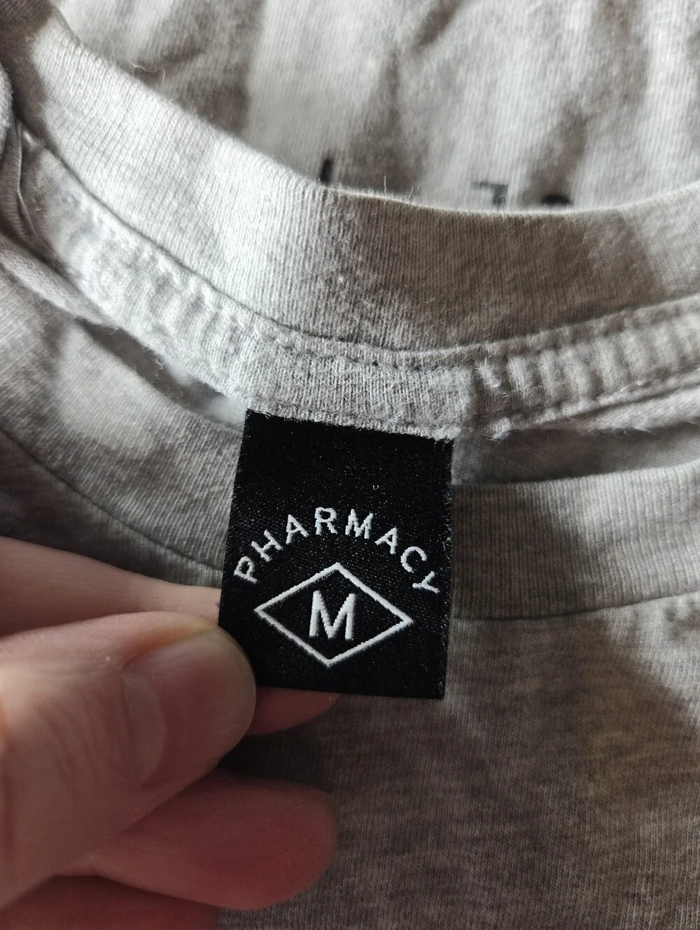 Pharmacy Board Shop Boys Gray Graphic Tee Size Medium (7/8)